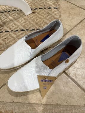 NWT Verbenas White Leather Slip-On Shoes